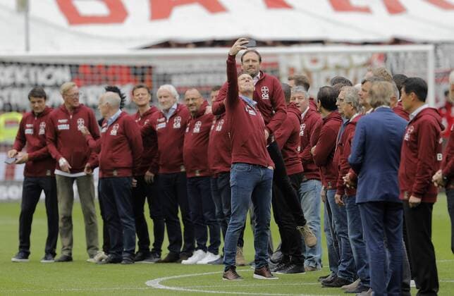 Leverkusen, Bayarena, 11.05.19: Alt stars zu Gast im Stadion vor dem Spiel der 1. Bundesliga zwischen Bayer 04 Leverkusen vs. FC Schalke 04 in der Saison 2018 2019. DFL regulations prohibit any use of photographs as image sequences and or quasi-video *** Leverkusen Bayarena 11 05 19 Alt stars guest in the stadium before the match of the 1 Bundesliga between Bayer 04 Leverkusen vs FC Schalke 04 in the season 2018 2019 DFL regulations prohibit any use of photographs as image sequences and or quasi video