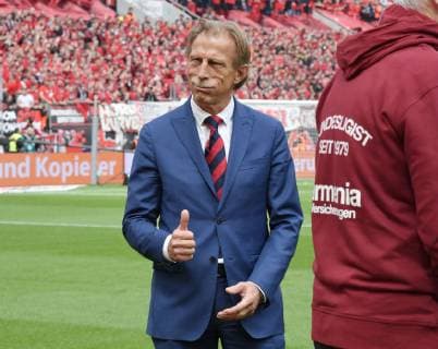 11.05.2019, Fussball GER, Saison 2018 2019, 1. Bundesliga, 33. Spieltag, Bayer 04 Leverkusen - FC Schalke 04, 40 Jahre Bundesliga Bayer 04 Leverkusen, v.li., Trainer Christoph Daum DFL REGULATIONS PROHIBIT ANY USE OF PHOTOGRAPHS AS IMAGE SEQUENCES AND OR QUASI-VIDEO. *** 11 05 2019 Football GER Season 2018 2019 1 Bundesliga 33 Matchday Bayer 04 Leverkusen FC Schalke 04 40 Years Bundesliga Bayer 04 Leverkusen v li Coach Christoph Daum DFL REGULATIONS PROHIBIT ANY USE OF PHOTOGRAPHS AS IMAGE SEQUENCES AND OR QUASI VIDEO Team2