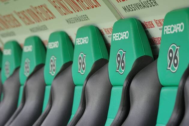 Blick auf die Sitze der Auswechselbank von Hannover 96 in der Arena, 1. BL: 18-19: 33. Sptg. - Hannover 96 vs SC Freiburg DFL REGULATIONS PROHIBIT ANY USE OF PHOTOGRAPHS AS IMAGE SEQUENCES AND OR QUASI-VIDEONann 1. BL: 18-19: 33. Sptg. - Hannover 96 vs SC Freiburg Hannover Copyright: xHahnex Eibner-Pressefotox EP_joha