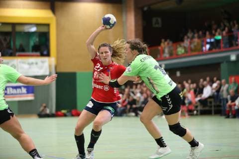 Saskia Putzke (Nr.21, SG H2Ku Herrenberg) gegen Merle Carstensen (Nr.10, TSV Nord Harrislee) TSV Nord Harrislee vs SG H2Ku Herrenberg, Handball, 2.Bundesliga Frauen, 11.05.19 Harrislee Copyright: xEIBNER Mario_Kobergx EP_eer