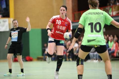 Lea Neubrander (Nr.18, SG H2Ku Herrenberg) gegen Merle Carstensen (Nr.10, TSV Nord Harrislee) TSV Nord Harrislee vs SG H2Ku Herrenberg, Handball, 2.Bundesliga Frauen, 11.05.19 Harrislee Copyright: xEIBNER Mario_Kobergx EP_eer