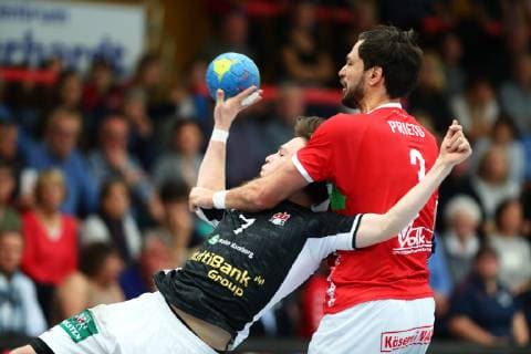 Leif Tissier (Hamburg) im Zweikampf mit Carlos Prieto (Huettenberg) TV Huettenberg vs HSV Hamburg, Handball, 2. Bundesliga, 11.05.2019 TV Huettenberg vs HSV Hamburg, Handball, 2. Bundesliga, 11.05.2019 Huettenberg Copyright: xEIBNER RenexWeissx EP_RWS