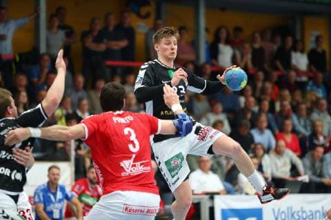 Jan Forstbauer (Hamburg) im Zweikampf mit Carlos Prieto (Huettenberg) TV Huettenberg vs HSV Hamburg, Handball, 2. Bundesliga, 11.05.2019 TV Huettenberg vs HSV Hamburg, Handball, 2. Bundesliga, 11.05.2019 Huettenberg Copyright: xEIBNER RenexWeissx EP_RWS