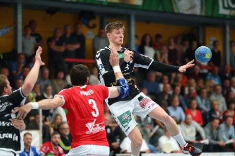 Jan Forstbauer (Hamburg) im Zweikampf mit Carlos Prieto (Huettenberg) TV Huettenberg vs HSV Hamburg, Handball, 2. Bundesliga, 11.05.2019 TV Huettenberg vs HSV Hamburg, Handball, 2. Bundesliga, 11.05.2019 Huettenberg Copyright: xEIBNER RenexWeissx EP_RWS
