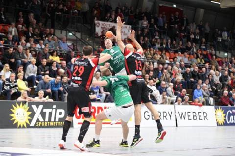 Lukas Boehm (DJK Rimpar Woelfe 10) gegen v.l. Marian Orlowski (TuS N-Luebbecke 29), Michael Schulz (DJK Rimpar Woelfe 33), Marko Bagaric (TuS N-Luebbecke 13), TuS N-Luebbecke vs DJK Rimpar Woelfe, Handball, 2. Bundesliga, 11.05.2019, TuS N-Luebbecke vs DJK Rimpar Woelfe, Handball, 2. Bundesliga, 11.05.2019 Luebbecke Copyright: xEIBNER JanxStrohdiekx EP_JSK