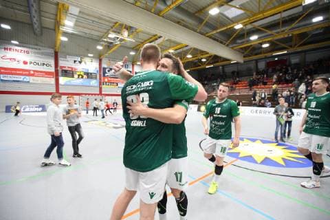 Siegesjubel bei Michael Schulz (DJK Rimpar Woelfe 33)(vorne) und Patrick Schmidt (DJK Rimpar Woelfe 17), TuS N-Luebbecke vs DJK Rimpar Woelfe, Handball, 2. Bundesliga, 11.05.2019, TuS N-Luebbecke vs DJK Rimpar Woelfe, Handball, 2. Bundesliga, 11.05.2019 Luebbecke Copyright: xEIBNER JanxStrohdiekx EP_JSK