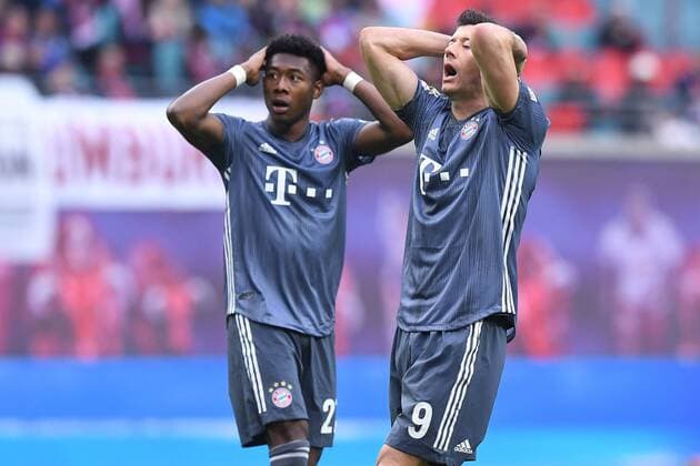 Sport Themen der Woche KW19 Sport Bilder des Tages Fußball 1. Bundesliga 33. Spieltag RB Leipzig - FC Bayern München am 11.05.2019 in der Red Bull Arena in Leipzig David Alaba ( München ), links - Robert Lewandowski ( München ), rechts DFL regulations prohibit any use of photographs as image sequences and or quasi-video. *** Football 1 Bundesliga 33 Matchday RB Leipzig FC Bayern Munich 11 05 2019 at Red Bull Arena Leipzig David Alaba Munich left Robert Lewandowski Munich right DFL regulations prohibit any use of photographs as image sequences and or quasi video xRx