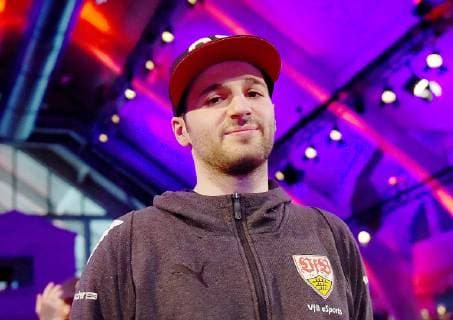 12.05.2019, xlakx, Esports VBL, Grand Final - in Berlin 2019 emspor, v.l.Portraet Erhan DrErhano Kayman, E-Sportler, steht beim Grand Final der Virtual Bundesliga (VBL) im Westhafen Event & Convention Center. (DFL DFB REGULATIONS PROHIBIT ANY USE OF PHOTOGRAPHS as IMAGE SEQUENCES and or QUASI-VIDEO) Berlin *** 12 05 2019 xlakx Esports VBL Grand Final in Berlin 2019 emspor v l Portraet Erhan DrErhano Kayman E Athlete is at the Grand Final of the Virtual Bundesliga VBL at the Westhafen Event Convention Center DFL DFB REGULATIONS PROHIBIT ANY USE OF PHOTOGRAPHS as IMAGE SEQUENCES and or QUASI VIDEO Berlin