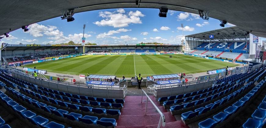 Weitwinkel-Aufnahme Holstein-Stadion rund 2 Stunden vor Anpfiff. 12.05.2019, Fussball, GER, 2. Bundesliga, 33. Spieltag, Holstein Kiel - SG Dynamo Dresden, Holstein-Stadion, Holstein Kiel vs. SG Dynamo Dresden