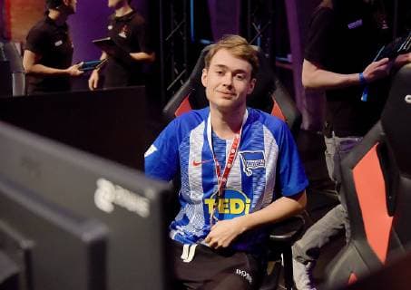 12.05.2019, xlakx, Esports VBL, Grand Final - in Berlin 2019 emspor, v.l.Leon blackarrow889 Aussieker (Xbox),Hertha BSC Berlin. (DFL DFB REGULATIONS PROHIBIT ANY USE OF PHOTOGRAPHS as IMAGE SEQUENCES and or QUASI-VIDEO) Berlin *** 12 05 2019 xlakx Esports VBL Grand Final in Berlin 2019 emspor v l Leon blackarrow889 Aussieker Xbox Hertha BSC Berlin DFL DFB REGULATIONS PROHIBIT ANY USE OF PHOTOGRAPHS as IMAGE SEQUENCES and or QUASI VIDEO Berlin