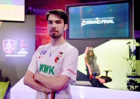12.05.2019, xlakx, Esports VBL, Grand Final - in Berlin 2019 emspor, v.l.Yannic Yannic0109 Bederke (Xbox),FC Augsburg. Die 24 besten Spieler Deutschlands kämpfen aufgeteilt in vier Gruppen auf Xbox und Playstation um den Titel (DFL DFB REGULATIONS PROHIBIT ANY USE OF PHOTOGRAPHS as IMAGE SEQUENCES and or QUASI-VIDEO) Berlin *** 12 05 2019 xlakx Esports VBL Grand Final in Berlin 2019 emspor v l Yannic Yannic0109 Bederke Xbox FC Augsburg The 24 best players of Germany fight in four groups on Xbox and Playstation for the title DFL DFB REGULATIONS PROHIBIT ANY USE OF PHOTOGRAPHS as IMAGE SEQUENCES and or QUASI VIDEO Berlin