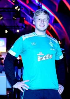12.05.2019, xlakx, Esports VBL, Grand Final - in Berlin 2019 emspor, v.l.Michael MegaBit Bittner, E-Sportler, steht beim «Grand Final» der Virtual Bundesliga (VBL) im Westhafen Event & Convention Center. Die 24 besten Spieler Deutschlands kämpfen aufgeteilt in vier Gruppen auf Xbox und Playstation um den Titel. (DFL DFB REGULATIONS PROHIBIT ANY USE OF PHOTOGRAPHS as IMAGE SEQUENCES and or QUASI-VIDEO) Berlin *** 12 05 2019 xlakx Esports VBL Grand Final in Berlin 2019 emspor v l Michael MegaBit Bittner E Athlete is in the Grand Final of the Virtual Bundesliga VBL at the Westhafen Event Convention Center The 24 best players in Germany will fight in four groups on Xbox and Playstation for the title DFL DFB REGULATIONS PROHIBIT ANY USE OF PHOTOGRAPHS as IMAGE SEQUENCES and or QUASI VIDEO Berlin