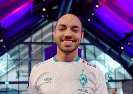 12.05.2019, xlakx, Esports VBL, Grand Final - in Berlin 2019 emspor, v.l.Mohammed MoAuba Harkous, E-Sportler, steht beim «Grand Final» der Virtual Bundesliga (VBL) im Westhafen Event & Convention Center. Die 24 besten Spieler Deutschlands kämpfen aufgeteilt in vier Gruppen auf Xbox und Playstation um den Titel. (DFL DFB REGULATIONS PROHIBIT ANY USE OF PHOTOGRAPHS as IMAGE SEQUENCES and or QUASI-VIDEO) Berlin *** 12 05 2019 xlakx Esports VBL Grand Final in Berlin 2019 emspor v l Mohammed MoAuba Harkous E Athlete is at the Grand Final of the Virtual Bundesliga VBL at the Westhafen Event Convention Center The 24 best players in Germany will fight in four groups on Xbox and Playstation for the title DFL DFB REGULATIONS PROHIBIT ANY USE OF PHOTOGRAPHS as IMAGE SEQUENCES and or QUASI VIDEO Berlin