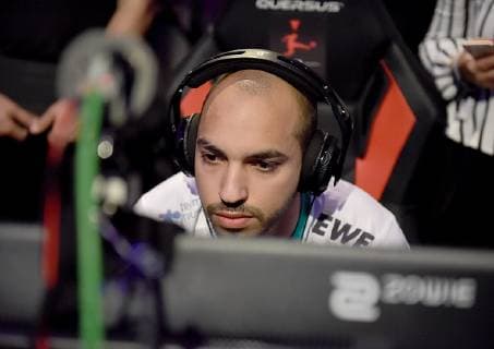 12.05.2019, xlakx, Esports VBL, Grand Final - in Berlin 2019 emspor, v.l.Mohammed MoAuba Harkous, E-Sportler, steht beim «Grand Final» der Virtual Bundesliga (VBL) im Westhafen Event & Convention Center. Die 24 besten Spieler Deutschlands kämpfen aufgeteilt in vier Gruppen auf Xbox und Playstation um den Titel. (DFL DFB REGULATIONS PROHIBIT ANY USE OF PHOTOGRAPHS as IMAGE SEQUENCES and or QUASI-VIDEO) Berlin *** 12 05 2019 xlakx Esports VBL Grand Final in Berlin 2019 emspor v l Mohammed MoAuba Harkous E Athlete is at the Grand Final of the Virtual Bundesliga VBL at the Westhafen Event Convention Center The 24 best players in Germany will fight in four groups on Xbox and Playstation for the title DFL DFB REGULATIONS PROHIBIT ANY USE OF PHOTOGRAPHS as IMAGE SEQUENCES and or QUASI VIDEO Berlin