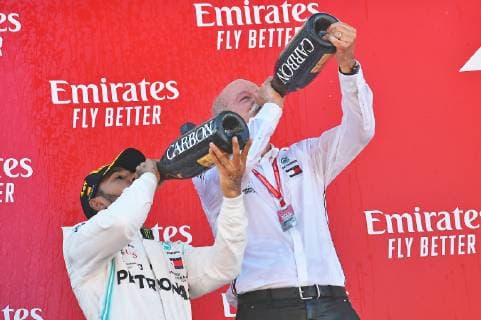 12.05.2019, xekx, FIA Formel 1, Großer Preis von Spanien 2019 - Rennen emspor, v.l. Sieger, 1. Platz, Lewis Hamilton (Mercedes-AMG Petronas), Dieter Zetsche, (Vorstandsvorsitzender, Daimler AG) (DFL DFB REGULATIONS PROHIBIT ANY USE OF PHOTOGRAPHS as IMAGE SEQUENCES and or QUASI-VIDEO) Barcelona