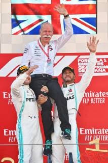 12.05.2019, xekx, FIA Formel 1, Großer Preis von Spanien 2019 - Rennen emspor, v.l. 2. Platz Valtteri Bottas (Mercedes-AMG Petronas), Dieter Zetsche, (Vorstandsvorsitzender, Daimler AG), Sieger 1. Platz Lewis Hamilton (Mercedes-AMG Petronas) (DFL DFB REGULATIONS PROHIBIT ANY USE OF PHOTOGRAPHS as IMAGE SEQUENCES and or QUASI-VIDEO) Barcelona