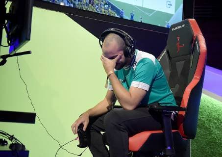 12.05.2019, xlakx, Esports VBL, Grand Final - in Berlin 2019 emspor, v.l.entaeuschung bei Mohammed MoAuba Harkous, E-Sportler, steht beim Grand Final der Virtual Bundesliga (VBL) im Westhafen Event & Convention Center. Die 24 besten Spieler Deutschlands kämpfen aufgeteilt in vier Gruppen auf Xbox und Playstation um den Titel. (DFL DFB REGULATIONS PROHIBIT ANY USE OF PHOTOGRAPHS as IMAGE SEQUENCES and or QUASI-VIDEO) Berlin *** 12 05 2019 xlakx Esports VBL Grand Final in Berlin 2019 emspor v l disappointment at Mohammed MoAuba Harkous E Athlete is at the Grand Final of the Virtual Bundesliga VBL at the Westhafen Event Convention Center The 24 best players in Germany will fight in four groups on Xbox and Playstation for the title DFL DFB REGULATIONS PROHIBIT ANY USE OF PHOTOGRAPHS as IMAGE SEQUENCES and or QUASI VIDEO Berlin