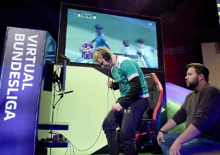 12.05.2019, xlakx, Esports VBL, Grand Final - in Berlin 2019 emspor, v.l.Freude,Jubel bei Michael MegaBit Bittner (Xbox),SV Werder Bremen,steht beim «Grand Final» der Virtual Bundesliga (VBL) im Westhafen Event & Convention Center. Die 24 besten Spieler Deutschlands kämpfen aufgeteilt in vier Gruppen auf Xbox und Playstation um den Titel. (DFL DFB REGULATIONS PROHIBIT ANY USE OF PHOTOGRAPHS as IMAGE SEQUENCES and or QUASI-VIDEO) Berlin *** 12 05 2019 xlakx Esports VBL Grand Final in Berlin 2019 emspor v l Freude Jubel bei Michael MegaBit Bittner Xbox SV Werder Bremen is at the Grand Final of the Virtual Bundesliga VBL at Westhafen Event Convention Center The 24 best players in Germany will fight in four groups on Xbox and Playstation for the title DFL DFB REGULATIONS PROHIBIT ANY USE OF PHOTOGRAPHS as IMAGE SEQUENCES and or QUASI VIDEO Berlin