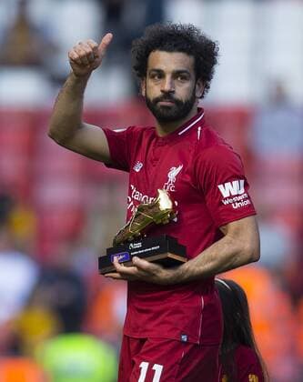 Sport Themen der Woche KW19 Sport Bilder des Tages 12th May 2019, Anfield, Liverpool, England; EPL Premier League football, Liverpool versus Wolverhampton Wanderers; Mohamed Salah of Liverpool is presented with his Golden Boot following the match  ActionPlus12134773 DavidxBlunsden