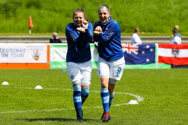 links, Meikayla Moore ( MSV Duisburg ) und Dörthe Hoppius ( MSV Duisburg ) gut gelaunt vor denm Spiel, Fussball - Allianz Frauen Bundesliga - Saison 2018 2019 - MSV Duisburg vs. 1. FFC Frankfurt, Duisburg , PCC-Stadion VfB Homberg, 12.05.2019 , DFB regulations prohibit any use of photographs as image sequences and or quasi-video Duisburg PCC-Stadion VfB Homberg NRW Deutschland *** left Meikayla Moore MSV Duisburg and Dörthe Hoppius MSV Duisburg in a good mood before the game football alliance womens Bundesliga season 2018 2019 MSV Duisburg vs 1 FFC Frankfurt Duisburg PCC Stadion VfB Homberg 12 05 2019 DFB regulations prohibit any use of photographs as image sequences and or quasi video Duisburg PCC Stadion VfB Homberg NRW Germany