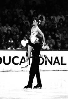 ISO- Schaulaufen 20.03.1989 (Datum geschätzt), DDR, Karl- Marx- Stadt, Eissportkomplex, Eiskunstlaufen, ISO- Schaulaufen der EM Teilnehmer, Paarläufer Marina Klimowa und Sergej Ponomarenko aus Russland Chemnitz Sachsen BRD *** ISO show skating 20 03 1989 date estimated GDR Karl Marx town city sport ice sports complex figure skating ISO show skating of the European Championship participants pair skater Marina Klimowa and Sergej Ponomarenko from Russia Chemnitz Saxony FRG