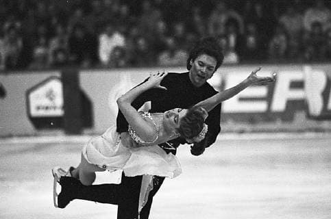 ISO- Schaulaufen 20.03.1989 (Datum geschätzt), DDR, Karl- Marx- Stadt, Eissportkomplex, Eiskunstlaufen, ISO- Schaulaufen der EM Teilnehmer, Paarläufer Marina Klimowa und Sergej Ponomarenko ( URS) Chemnitz Sachsen BRD *** ISO show skating 20 03 1989 date estimated GDR Karl Marx town city sport ice sports complex figure skating ISO show skating of the European Championship participants pair skater Marina Klimowa and Sergej Ponomarenko URS Chemnitz Saxony FRG