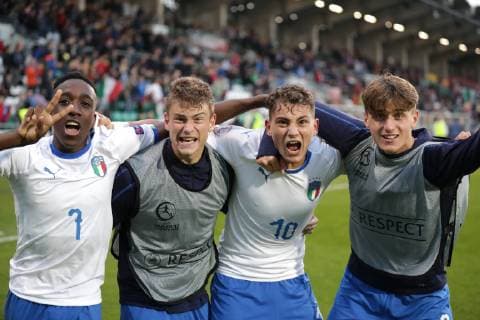 France v Italy UEFA EURO, EM, Europameisterschaft,Fussball U17, U 17 Championship Franco Tongya , Sebastiano Esposito and Lorenzo Colombo Italy celebrate during the UEFA Euro U17 Championship match at Tallaght Stadium, Tallaght Content Not Available For UK Newspapers Copyright: xYannisxHalasx FIL-13263-0028