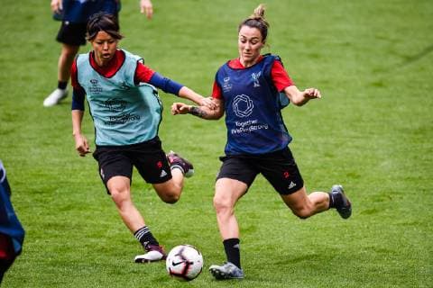 (L-R) Saki Kumagai of Olympique Lyonnais women, Lucy Bronze of Olympique Lyonnais women during a training session prior to UEFA Women s Champions League final match between Olympique Lyonnais women v FC Barcelona, Barca women on May 17, 2018 at Ferencvaros Stadium in Budapest, Hungary UEFA Women s Champions League 2018 2019 xVIxVIxImagesx xGerritxvanxKeulenxIVx 14485690