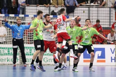 Vyron Papadopoulos (ASV Hamm-Westfalen 22) gegen v.l. Yannick Draeger (TV Emsdetten 19), Jan Brosch (ASV Hamm-Westfalen 5), Andre Kropp (TV Emsdetten 31), Korn Smits (TV Emsdetten 23), ASV Hamm-Westfalen vs TV Emsdetten, Handball, 2. Bundesliga, 17.05.2019, ASV Hamm-Westfalen vs TV Emsdetten, Handball, 2. Bundesliga, 17.05.2019 Hamm Copyright: xEIBNER JanxStrohdiekx EP_JSK