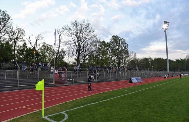 Fussball, Herren, Saison 2018 2019, NOFV-Oberliga Nord (25. Spieltag), Tennis Borussia - Brandenburger SC Süd 05 (4:0), Blick auf die leere Gegengerade im Mommsenstadion, 26.04. 2019, Copyright: xMatthiasxKochx