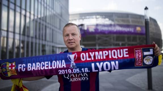 18th May 2019, Groupama Arena, Budapest, Hungary; UEFA Womens Champions League Final, Lyon versus Barcelona; Fan of Barcelona supporting their team before the match  ActionPlus12135599 NikolaxKrstic