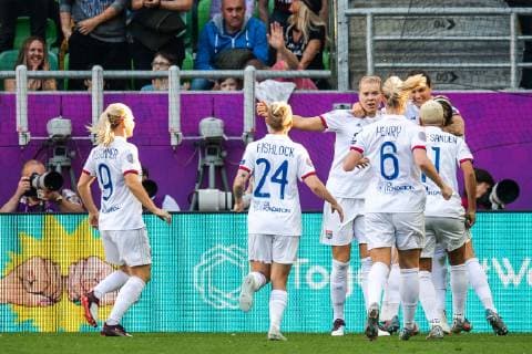 190518 Ada Hegerberg of Lyon celebrates with teammates after 1-0 during the UEFA Women s Champions League final match between Lyon and Barcelona on May 18, 2019 in Budapest. Photo: Jon Olav Nesvold BILDBYRAN kod JE 160443 Copyright: JONxOLAVxNESVOLD BB190518JE019
