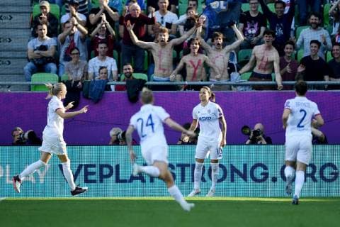 (L-R) Ada Hegerberg of Olympique Lyonnais women, Jessica Fishlock of Olympique Lyonnais women, Dzsenifer Marozsan of Olympique Lyonnais women, Lucy Bronze of Olympique Lyonnais women during the UEFA Women s Champions League final match between Olympique Lyonnais women v FC Barcelona, Barca women on May 18, 2018 at Ferencvaros Stadium in Budapest, Hungary UEFA Women s Champions League 2018 2019 xVIxVIxImagesx xGerritxvanxKeulenxIVx 14495125
