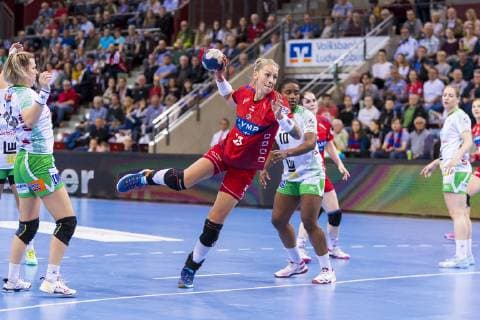 Ludwigsburg, Deutschland 18. Mai 2019: HBF - 18 19 - SG BBM Bietigheim vs. Frisch Auf Goeppingen Luisa Schulze (Bietigheim), Prudence Kinlend (Goeppingen) Ludwigsburg MHP Arena Baden-Württemberg Deutschland