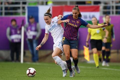 Fußball, Damen, CL Finale, Olympique Lyon - FC Barcelona (L-R) Lucy Bronze of Olympique Lyonnais women, Lieke Martens of FC Barcelona, Barca women during the UEFA Women s Champions League final match between Olympique Lyonnais women v FC Barcelona women on May 18, 2018 at Ferencvaros Stadium in Budapest, Hungary UEFA Women s Champions League 2018 2019 xVIxVIxImagesx xGerritxvanxKeulenxIVx 14495341