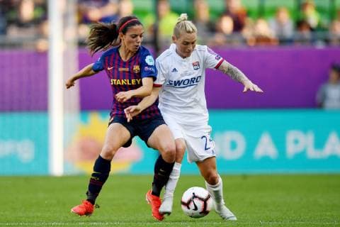 (L-R) Aitana Bonmati of FC Barcelona, Barca women, Jessica Fishlock of Olympique Lyonnais women during the UEFA Women s Champions League final match between Olympique Lyonnais women v FC Barcelona women on May 18, 2018 at Ferencvaros Stadium in Budapest, Hungary UEFA Women s Champions League 2018 2019 xVIxVIxImagesx xGerritxvanxKeulenxIVx 14495842