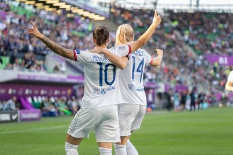 v.li.: Dzsenifer Marozsan (Olympique Lyon, 10), Ada Hegerberg (Olympique Lyon,14 ); Jubel, celebration über das 0:1 durch Dzsenifer Marozsan (Olympique Lyon, 10); Tor, goal, Torerfolg, Aktion, 18.05.2019, Budapest, Fußball, Frauen, UEFA Women s Champions League, Olympique Lyon - FC Barcelona, Barca