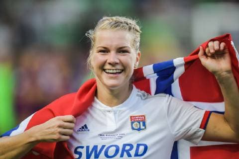 190518 Ada Hegerberg of Lyon celebrates with a Norwegian flag after the UEFA Women s Champions League final match between Lyon and Barcelona on May 18, 2019 in Budapest. Photo: Jon Olav Nesvold BILDBYRAN kod JE 160443 Copyright: JONxOLAVxNESVOLD BB190518JE059