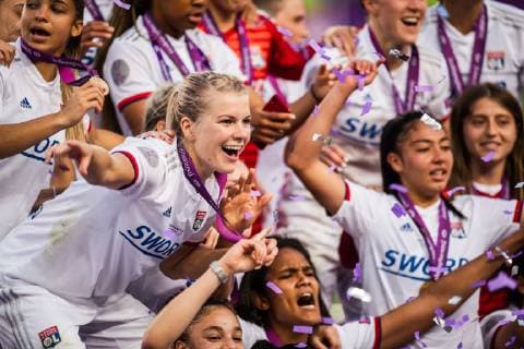 190518 Ada Hegerberg of Lyon celebrate with teammates after the UEFA Women s Champions League final match between Lyon and Barcelona on May 18, 2019 in Budapest. Photo: Jon Olav Nesvold BILDBYRAN kod JE 160443 Copyright: JONxOLAVxNESVOLD BB190518JE064