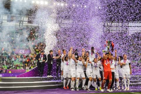 190518 Players of Lyon celebrate with the trophy after the UEFA Women s Champions League final match between Lyon and Barcelona on May 18, 2019 in Budapest. Photo: Jon Olav Nesvold BILDBYRAN kod JE 160443 Copyright: JONxOLAVxNESVOLD BB190518JE067