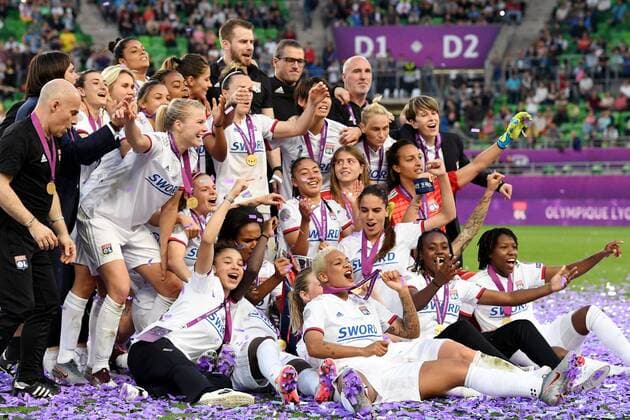 Sport Themen der Woche KW20 Sport Bilder des Tages goalkeeper Lisa Weiss of Olympique Lyonnais women, goalkeeper Sarah Bouhaddi of Olympique Lyonnais women, goalkeeper Audrey Dupupet of Olympique Lyonnais women, Lucy Bronze of Olympique Lyonnais women, Wendie Renard of Olympiquue Lyonnais women, Selma Bacha of Olympique Lyonnais women, Kadeisha Buchanan of Olympique Lyonnais women Carolin Simon of Olympique Lyonnais women, Gridge M Bock Bathy of Olympique Lyonnais women, Saki Kumagai of Olympique Lyonnais women, Amandine Henry of Olympique Lyonnais women, Amel Majri of Olympique Lyonnais women, Isobel Christiansen of Olympique Lyonnais women, Dzenifer Marozsan of Olympique Lyonnais women, Eva Kouache of Olympique Lyonnais women, Jessica Fishlock of Olympique Lyonnais women, Eugenie Le Sommer of Olympique Lyonnais women, Shanice van de Sanden of Olympique Lyonnais women, Asda Hegerberg of Olympique Lyonnais women, Danielle Roux of Olympique Lyonnais women, Lorena Azzaro of Olympique Lyonnais women,Delphine Cascarino of Olympique Lyonnais women, Melvine Malard of Olympique Lyonnaisn women, coach Reynald Pedros of Olympique Lyonnais women with UEFA Womens Champions League trophy during the UEFA Women s Champions League final match between Olympique Lyonnais women v FC Barcelona, Barca women on May 18, 2018 at Ferencvaros Stadium in Budapest, Hungary UEFA Women s Champions League 2018 2019 xVIxVIxImagesx xGerritxvanxKeulenxIVx 14497475