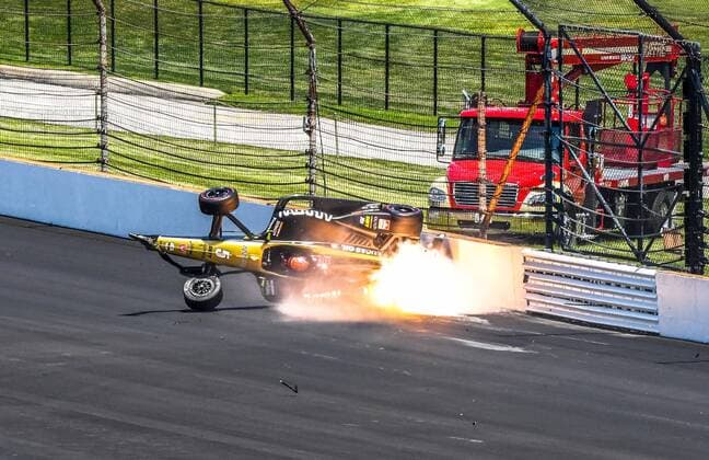Sport Themen der Woche KW20 Sport Bilder des Tages James Hinchcliffe crashes hard coming off turn 2 during qualifying for the 2019 Indianapolis 500. Hinchcliffe was unhurt, on May 18, 2019 in Indianapolis, Indiana.  IND2019051811 LARRYxPAPKE