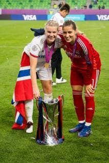 190518 Ada Hegerberg and goalkeeper Lisa Weiss of Lyon celebrate after the UEFA Women s Champions League final match between Lyon and Barcelona on May 18, 2019 in Budapest. Photo: Jon Olav Nesvold BILDBYRAN kod JE 160443 Copyright: JONxOLAVxNESVOLD BB190518JE113