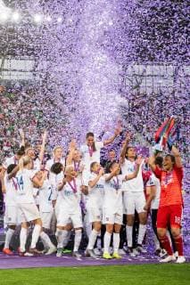 190518 The players of Lyon celebrate after the UEFA Women s Champions League final match between Lyon and Barcelona on May 18, 2019 in Budapest. Photo: Jon Olav Nesvold BILDBYRAN kod JE 160443 Copyright: JONxOLAVxNESVOLD BB190518JE124