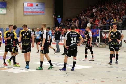 TuS Ferndorf - HSC 2000 Coburg, 18.05.2019 Frust bei der Mannschaft des HSC 2000 Coburg nach Spielschluss, beim 20:20 in Ferndorf wohl ein Punkt zu wenig für den Aufstieg, Kreuztal Stählerwiese Deutschland