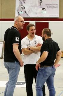 TuS Ferndorf - HSC 2000 Coburg, 18.05.2019 Von links: Geschäftsführer Dirk Stenger (TuS Ferndorf), Trainer Michael Lerscht (TuS Ferndorf), Sportlicher Leiter Mirza Sijaric (TuS Ferndorf), Kreuztal Stählerwiese Deutschland