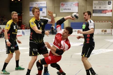 TuS Ferndorf - HSC 2000 Coburg, 18.05.2019 Von links: Anton Prakapenia und Markus Hagelin (HSC 2000 Coburg) Thomas Rink (TuS Ferndorf) Pontus Zetterman (HSC 2000 Coburg), Kreuztal Stählerwiese Deutschland