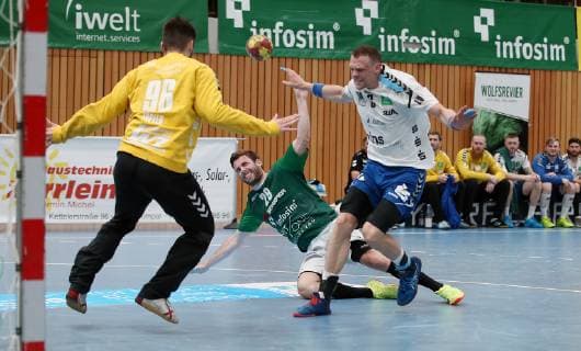 v.li.: Erik Töpfer (EHV Aue), Max Bauer (DJK Rimpar Wölfe), Kevin Roch (EHV Aue), 18.05.2019, Würzburg, DKB 2. Handball-Bundesliga, DJK Rimpar Wölfe - EHV Aue