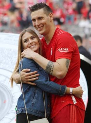 Niklas Süle und Freundin Melissa Halter Fussball Allianz Arena München FC Bayern München - Eintracht Frankfurt 18.05.2019 DFL AND DFB REGULATIONS PROHIBIT ANY USE OF PHOTOGRAPHS AS IMAGE SEQUENCES AND OR QUASI-VIDEO.