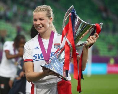 May 18, 2019 - Budapest, Hungary - Ada Hegerberg of Olympique Lyonnaiswith Trophy.during the UEFA Women s Champions League Final between Olympique Lyonnais and FC Barcelona, Barca Women at Groupama Arena on May 18, 2019 in Budapest, Hungary Olympique Lyonnais v FC Barcelona Women - UEFA Women s Champions League Final  - ZUMAn230 20190518_zaa_n230_967 Copyright: xActionxFotoxSportx